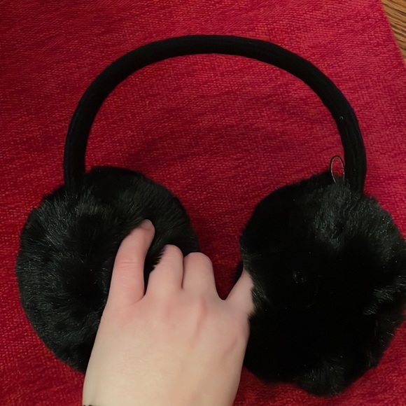 Aerosoles earmuffs brand new - Picture 2 of 3